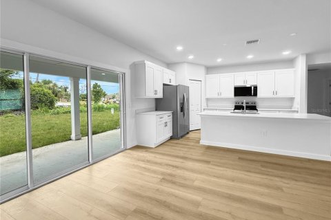 House in Port Charlotte, Florida 3 bedrooms, 155.89 sq.m. № 1831604 - photo 13