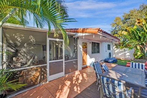 Commercial property in Dania Beach, Florida 154.59 sq.m. № 1998836 - photo 29