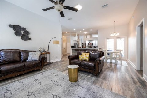 House in Gainesville, Florida 4 bedrooms, 208.19 sq.m. № 1717394 - photo 14