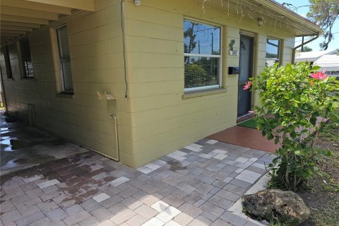 House in Ruskin, Florida 1 bedroom, 53.51 sq.m. № 2393536 - photo 3