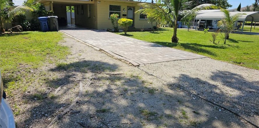 House in Ruskin, Florida 1 bedroom, 53.51 sq.m. № 2393536