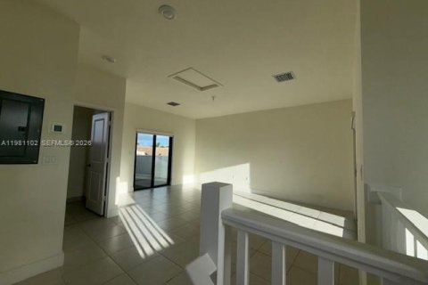 Townhouse in Doral, Florida 3 bedrooms, 173.36 sq.m. № 2043128 - photo 18