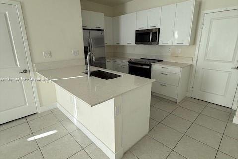 Townhouse in Doral, Florida 3 bedrooms, 173.36 sq.m. № 2043128 - photo 8