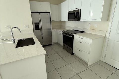 Townhouse in Doral, Florida 3 bedrooms, 173.36 sq.m. № 2043128 - photo 9