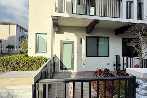 Townhouse in Doral, Florida 3 bedrooms, 173.36 sq.m. № 2043128 - photo 3