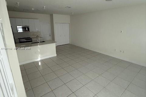 Townhouse in Doral, Florida 3 bedrooms, 173.36 sq.m. № 2043128 - photo 11