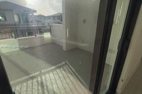 Townhouse in Doral, Florida 3 bedrooms, 173.36 sq.m. № 2043128 - photo 20