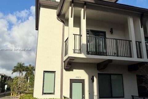Townhouse in Doral, Florida 3 bedrooms, 173.36 sq.m. № 2043128