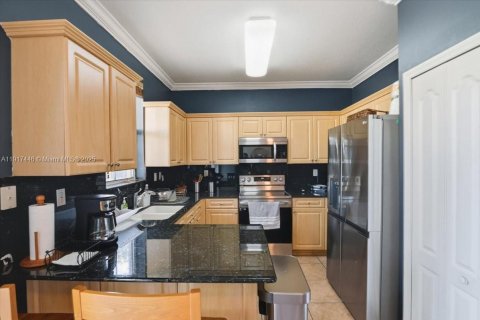 Townhouse in Miami, Florida 4 bedrooms, 168.06 sq.m. № 1972633 - photo 12