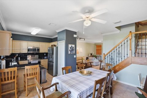 Townhouse in Miami, Florida 4 bedrooms, 168.06 sq.m. № 1972633 - photo 11