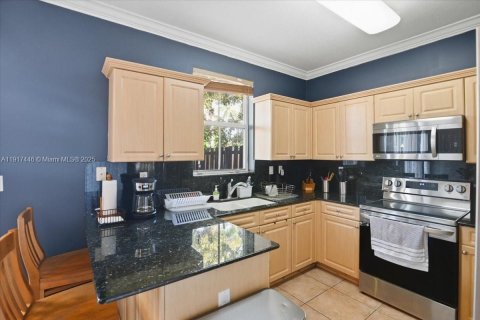 Townhouse in Miami, Florida 4 bedrooms, 168.06 sq.m. № 1972633 - photo 13