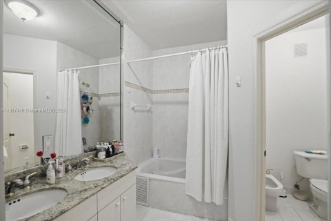 Townhouse in Miami, Florida 4 bedrooms, 168.06 sq.m. № 1972633 - photo 25