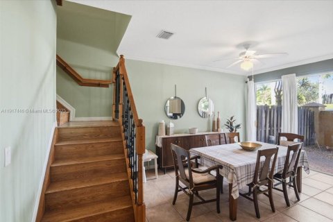 Townhouse in Miami, Florida 4 bedrooms, 168.06 sq.m. № 1972633 - photo 4