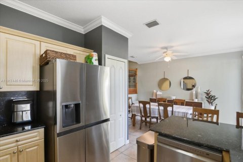 Townhouse in Miami, Florida 4 bedrooms, 168.06 sq.m. № 1972633 - photo 14