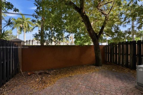 Townhouse in Miami, Florida 4 bedrooms, 168.06 sq.m. № 1972633 - photo 30