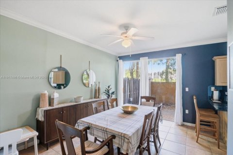 Townhouse in Miami, Florida 4 bedrooms, 168.06 sq.m. № 1972633 - photo 5