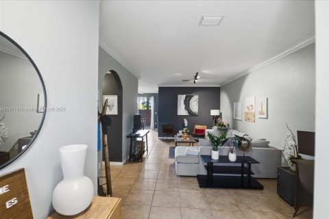 Townhouse in Miami, Florida 4 bedrooms, 168.06 sq.m. № 1972633 - photo 7