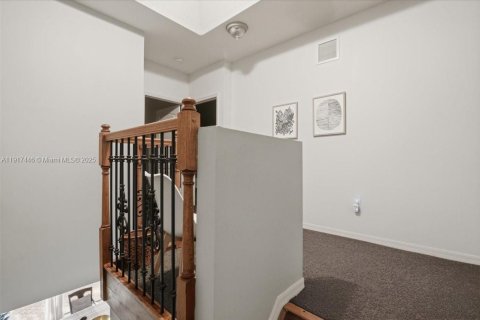 Townhouse in Miami, Florida 4 bedrooms, 168.06 sq.m. № 1972633 - photo 17