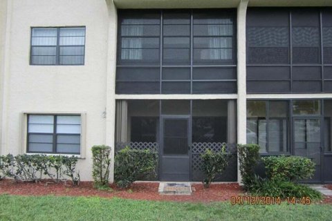 Condo in Fort Pierce, Florida, 2 bedrooms  № 1120083 - photo 1