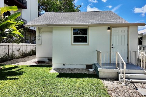 House in Hollywood, Florida 2 bedrooms, 162.02 sq.m. № 2053021 - photo 21