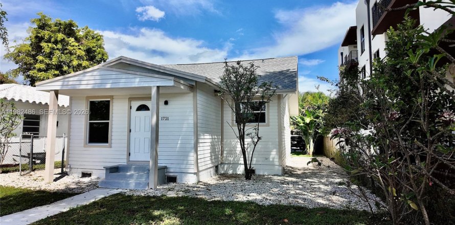 House in Hollywood, Florida 2 bedrooms, 162.02 sq.m. № 2053021