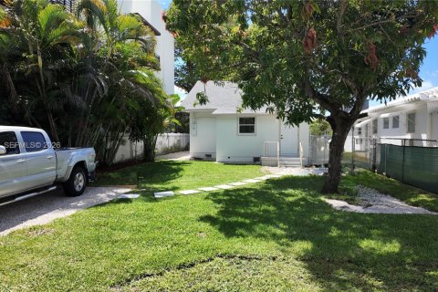 House in Hollywood, Florida 2 bedrooms, 162.02 sq.m. № 2053021 - photo 20