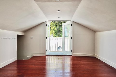 House in Hollywood, Florida 2 bedrooms, 162.02 sq.m. № 2053021 - photo 12