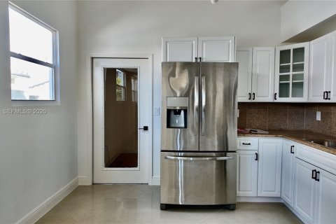 House in Hollywood, Florida 2 bedrooms, 162.02 sq.m. № 2053021 - photo 16