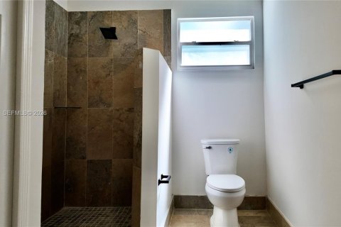 House in Hollywood, Florida 2 bedrooms, 162.02 sq.m. № 2053021 - photo 9