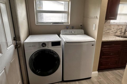 Casa en alquiler en Lauderhill, Florida, 2 dormitorios, 103.86 m2 № 1947418 - foto 11