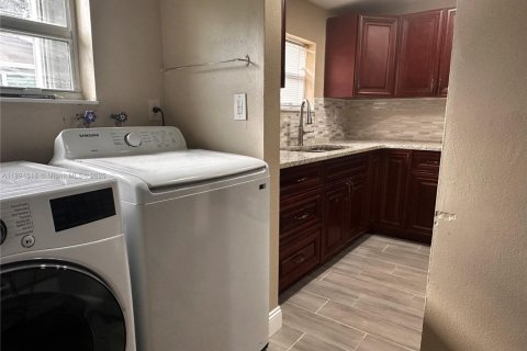 Casa en alquiler en Lauderhill, Florida, 2 dormitorios, 103.86 m2 № 1947418 - foto 10