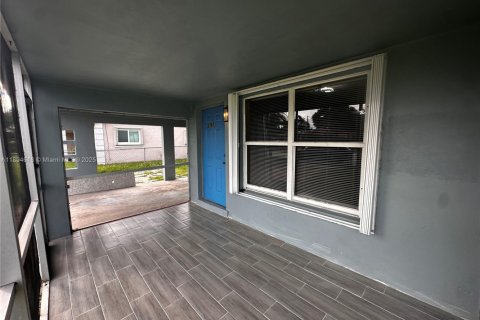 Casa en alquiler en Lauderhill, Florida, 2 dormitorios, 103.86 m2 № 1947418 - foto 4