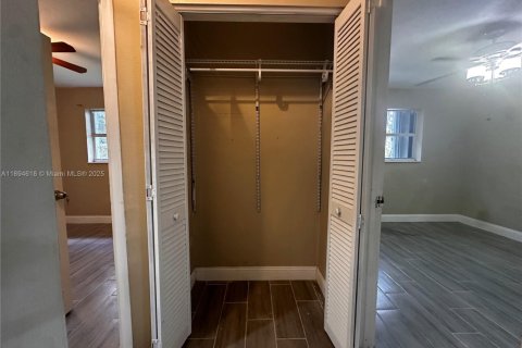 Casa en alquiler en Lauderhill, Florida, 2 dormitorios, 103.86 m2 № 1947418 - foto 15
