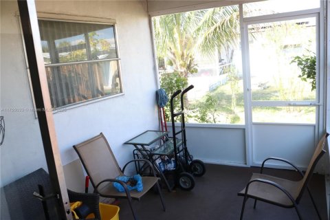 House in Margate, Florida 2 bedrooms, 132.85 sq.m. № 1706961 - photo 17