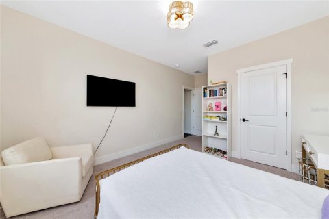 House in Bradenton, Florida 5 bedrooms, 348.76 sq.m. № 1910026 - photo 29