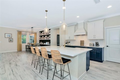 House in Bradenton, Florida 5 bedrooms, 348.76 sq.m. № 1910026 - photo 8