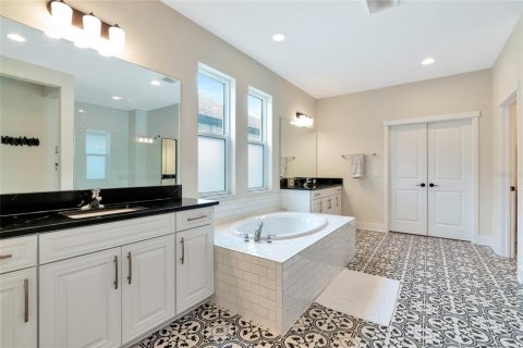 Casa en venta en Bradenton, Florida, 5 dormitorios, 348.76 m2 № 1910026 - foto 21