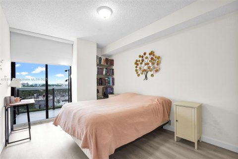 Снять в аренду кондоминиум в Серфсайд, Флорида 2 спальни, 108.7м2, № 1972215 - фото 15