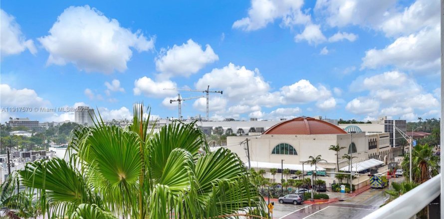 Кондоминиум с 2 спальнями в Серфсайд, Флорида № 1972215