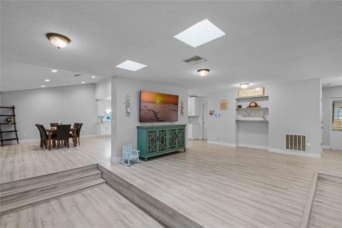 House in Maitland, Florida 4 bedrooms, 233.93 sq.m. № 1528670 - photo 9