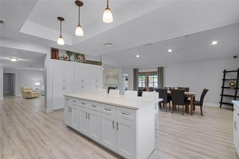 House in Maitland, Florida 4 bedrooms, 233.93 sq.m. № 1528670 - photo 15