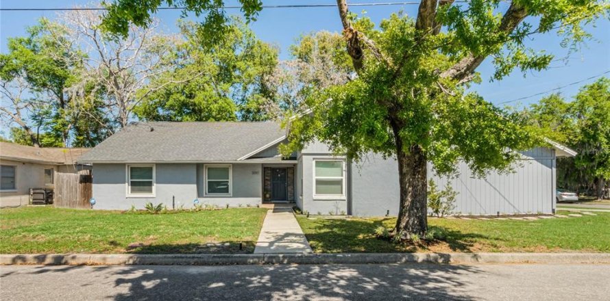 House in Maitland, Florida 4 bedrooms, 233.93 sq.m. № 1528670