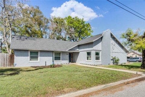 House in Maitland, Florida 4 bedrooms, 233.93 sq.m. № 1528670 - photo 2