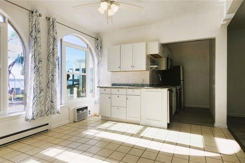 Commercial property in Lake Wales, Florida 6 bedrooms, 396.14 sq.m. № 1089577 - photo 4