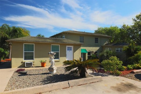 Commercial property in Lake Wales, Florida 6 bedrooms, 396.14 sq.m. № 1089577 - photo 2