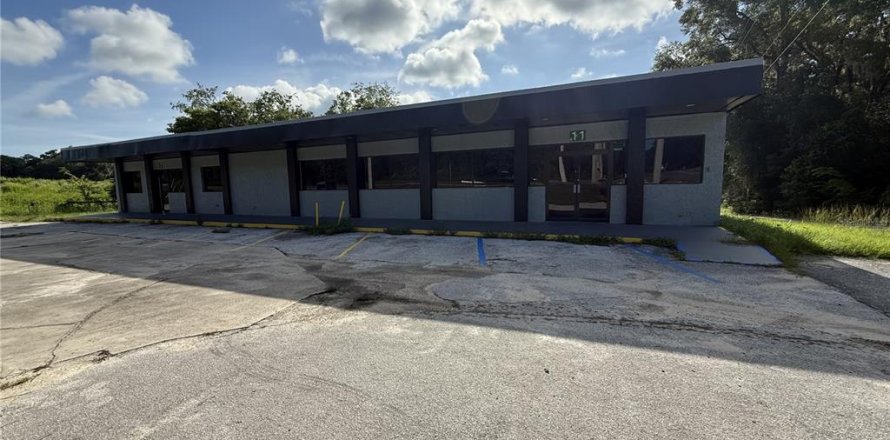 Commercial property in Ocala, Florida 443.7 sq.m. № 1869291