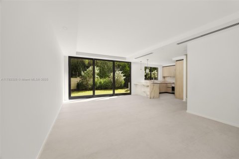 Touwnhouse à louer à Pinecrest, Floride: 4 chambres, 265.51 m2 № 1638906 - photo 3