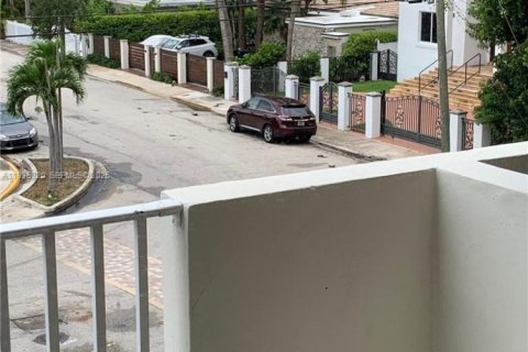 Condo in North Bay Village, Florida, 1 bedroom  № 1994402 - photo 9