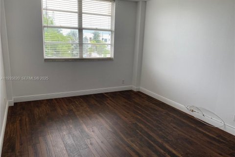 Condo in North Bay Village, Florida, 1 bedroom  № 1994402 - photo 6