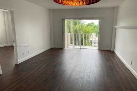 Condo in North Bay Village, Florida, 1 bedroom  № 1994402 - photo 4